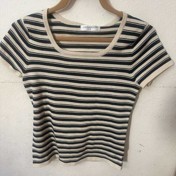 Angashion Tops - Angashion Women's Small Striped Top Black Cream Knit Short Sleeves NWT